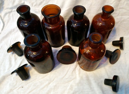 Lot of 6 Brown Glass Lidded Jars, Vintage.. (ref Nos143)