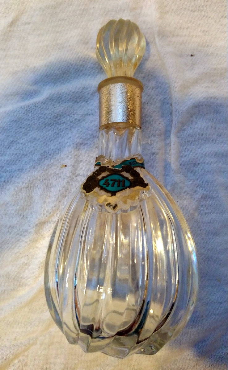 2 Vintage Glass Perfume Bottles. 4711 and Nina Ricci. (ref Nos145)