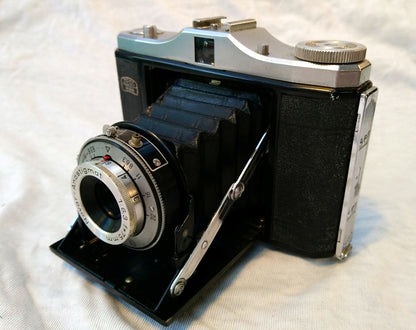 Zeiss Ikon Nettar Folding Camera 1950's (ref Nos162)
