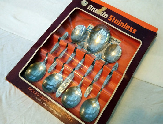 Oneida Stainless Steel Spoon set of 7 from 1974. Never used. (ref Nos151)