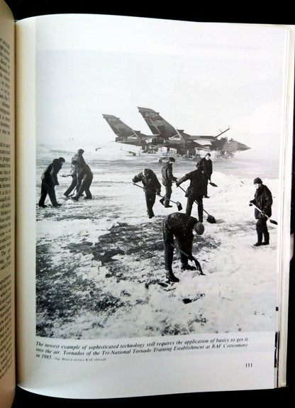 Through The Hanger Doors. RAF Ground Crews since 1945 . (ref b376)