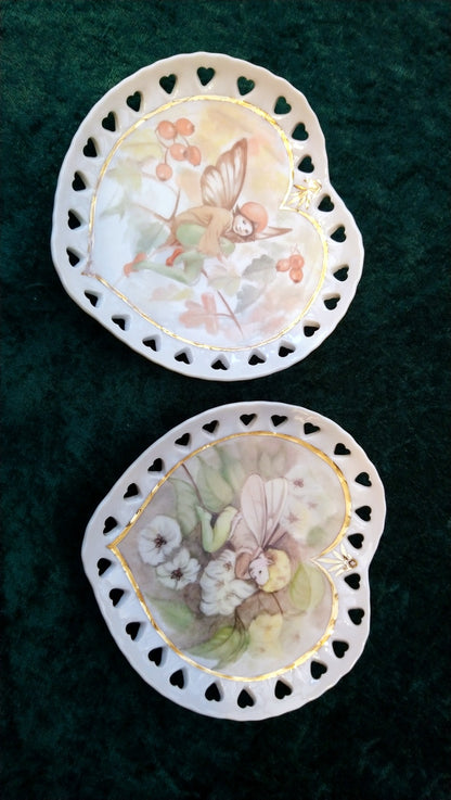 Pair of Scamperdale pot hearts, Hawthorne Fairy and XV. (ref Nos182)
