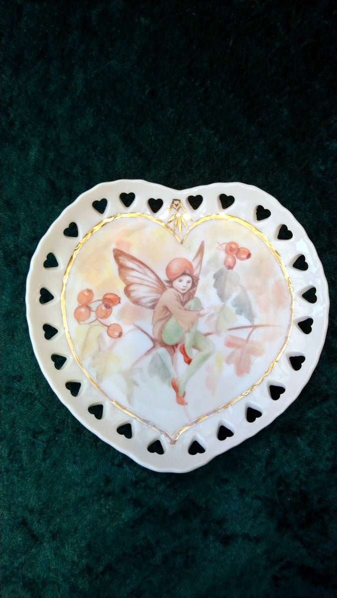 Pair of Scamperdale pot hearts, Hawthorne Fairy and XV. (ref Nos182)