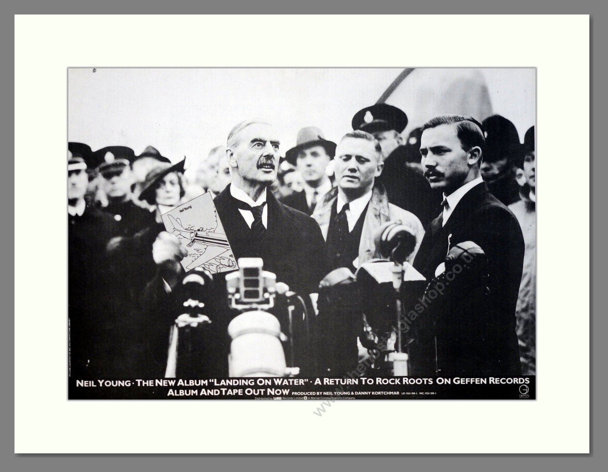 Neil Young - Landing On Water. Vintage Advert 1986 (ref AD19627)