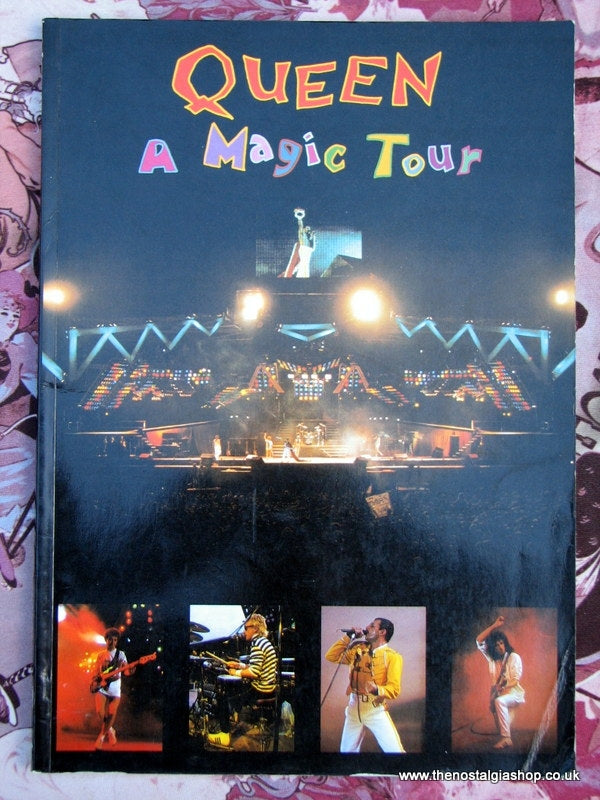 Queen, A Magic Tour. Book reviewing the 1986 Tour. (ref B131)