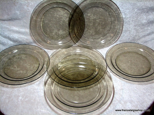 Arcoroc Set of 6 Large glass Plates. (ref nos051)