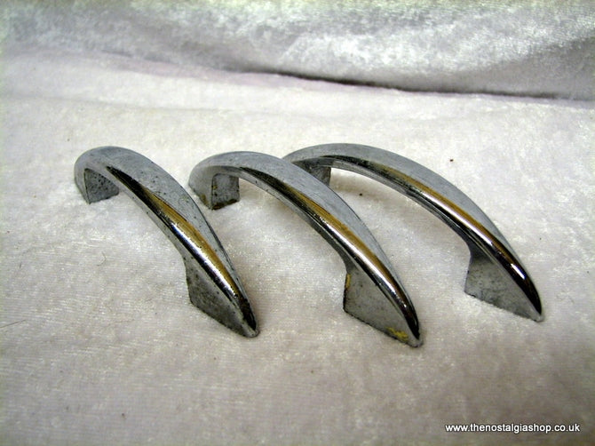 Metal Handles, Vintage set of 3. (ref nos060c)