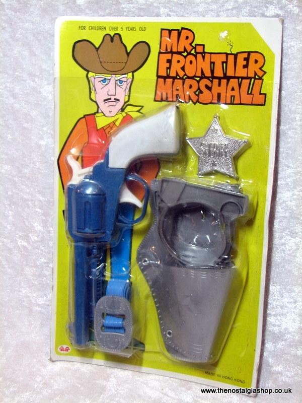 Mr. Frontier Marshall. Toy gun set. Never opened. 1960's 70's (ref Nos103)