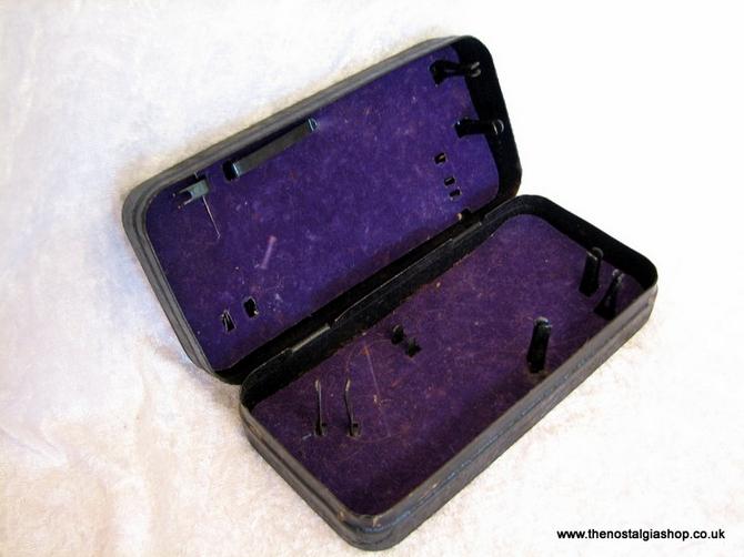 Singer Sewing Machine Accessories Tin. (ref nos021)