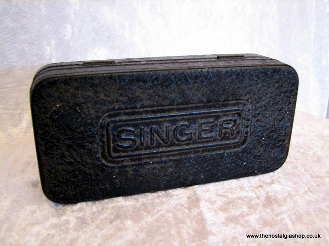 Singer Sewing Machine Accessories Tin. (ref nos021)